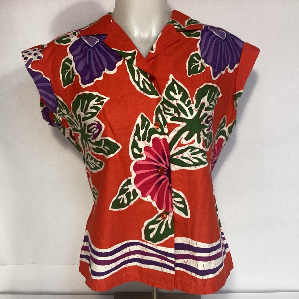 Vintage Hilo Hattie Hawaiian Woman’s sleeveless Shirt size large Made in Hawaii